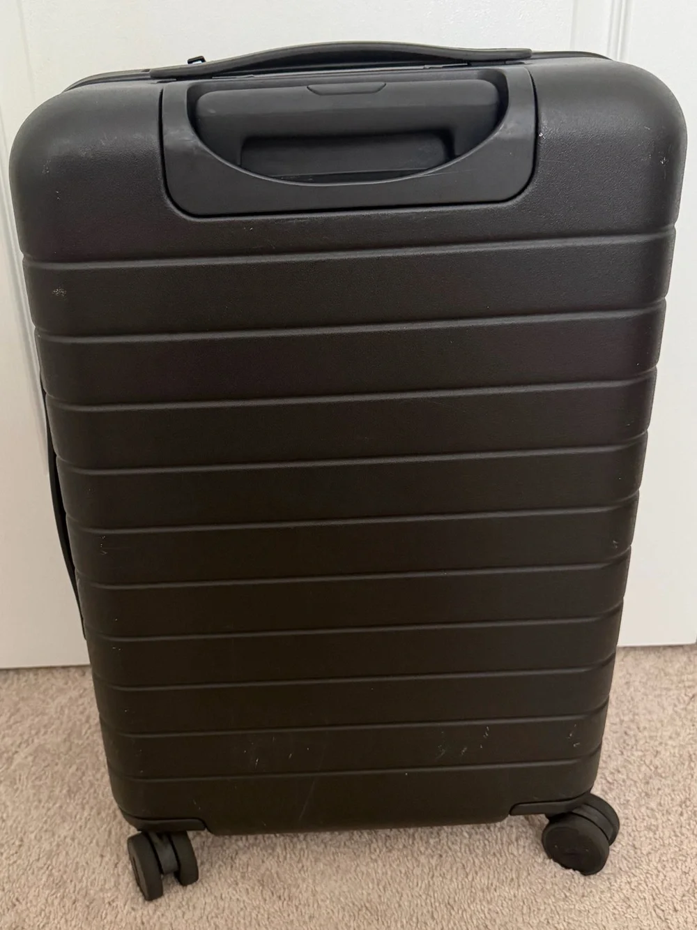 EUC AWAY Bigger Carry-On Flex in Jet Black
